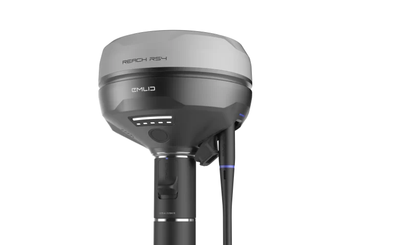 Reach RS4 de 3/4 coté monté sur canne avec antenne UHF connectée